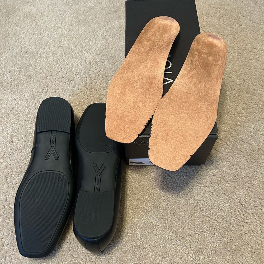 NEW, NEVER WORN VIONIC ORINDA SQUARE TOE BALLET FLATS